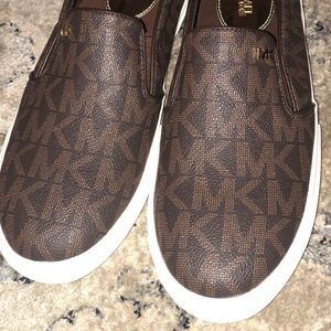 New size 9 no box leather shoes from micheal kors